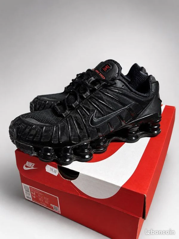 Nike shoks